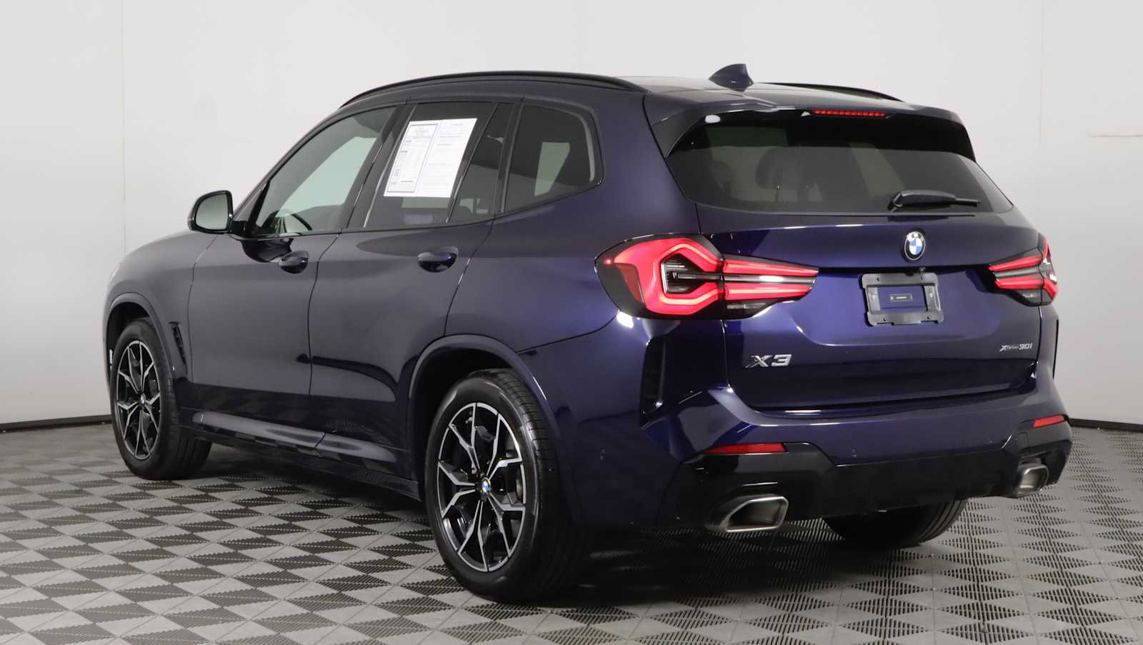 Used 2024 BMW X3 xDrive30i w/ Premium Package AWD/4WD image 4