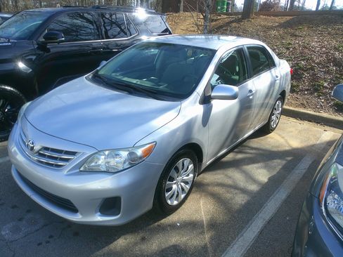 Used 2013 Toyota Corolla LE image 2