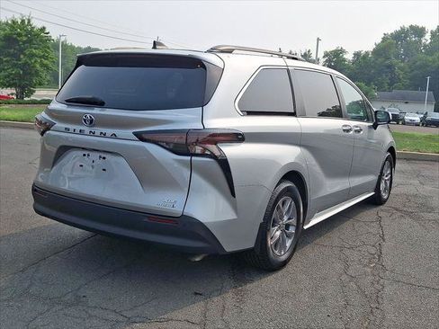 Certified 2023 Toyota Sienna XLE FWD image 26
