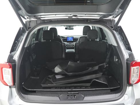 Used 2024 Ford Explorer XLT w/ Equipment Group 202A AWD/4WD image 17