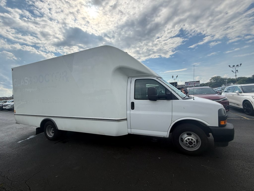 Used 2020 GMC Savana 3500 Extended w/ Driver Convenience Package RWD image 2
