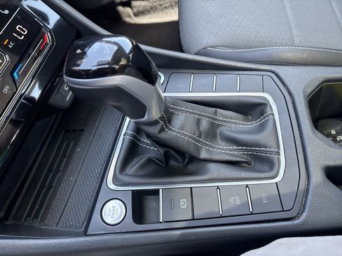 Used 2025 Volkswagen Jetta SE FWD image 24