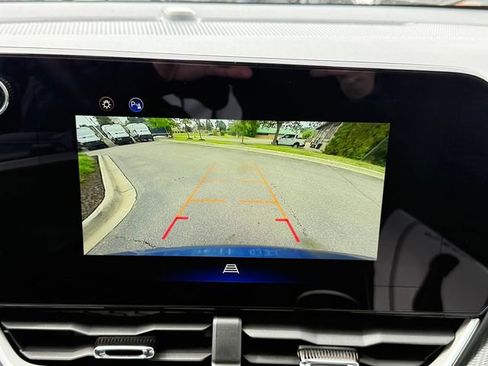 Used 2025 Chevrolet Equinox LT FWD image 12