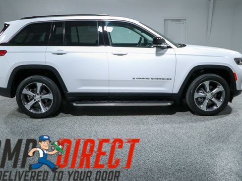 Used 2023 Jeep Grand Cherokee Limited w/ Trailer Tow Prep Group (B) AWD/4WD image 6