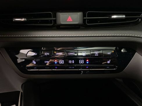 Certified 2023 Buick Envision Essence w/ Sport Touring Package AWD/4WD image 18
