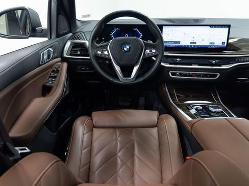 Used 2024 BMW X5 xDrive50e w/ Parking Assistance Package AWD/4WD image 3