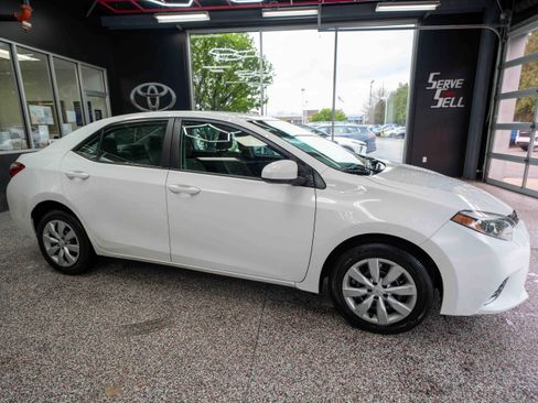 Used 2016 Toyota Corolla LE image 5