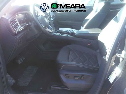 Used 2025 Volkswagen Atlas SE image 5