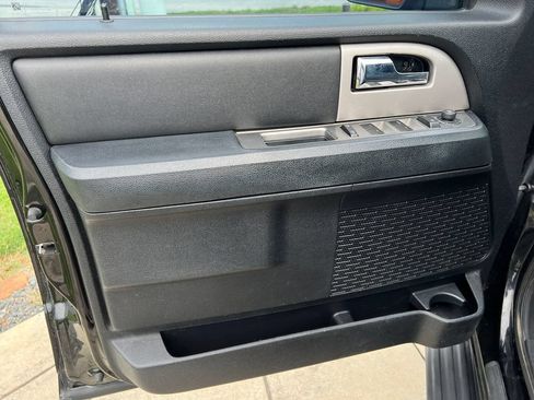 Used 2017 Ford Expedition XLT w/ Equipment Group 202A RWD image 18