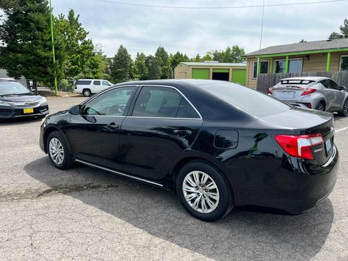 Used 2014 Toyota Camry LE FWD image 5