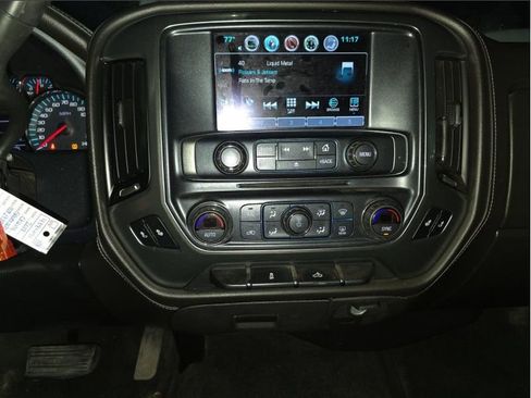 Used 2018 Chevrolet Silverado 1500 LTZ AWD/4WD image 15