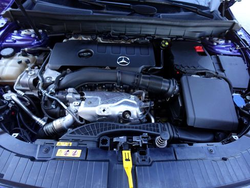 Used 2021 Mercedes-Benz GLB 250 4MATIC w/ Premium Package image 23