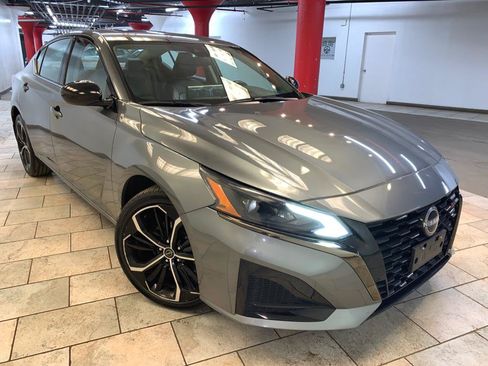 Used 2023 Nissan Altima 2.5 SR w/ SR Premium Package AWD/4WD image 4
