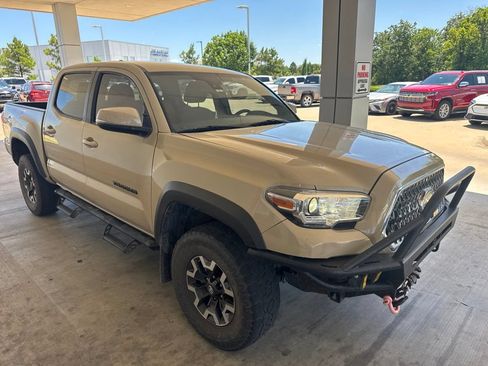 Used 2019 Toyota Tacoma TRD Off-Road AWD/4WD image 1