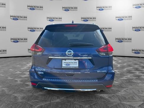 Used 2017 Nissan Rogue SL w/ SL Premium Package AWD/4WD image 4