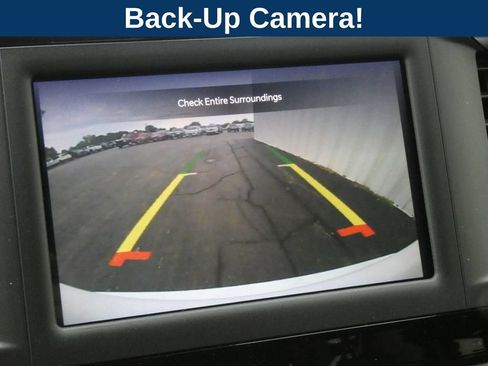 Used 2023 Chrysler Voyager LX FWD image 17