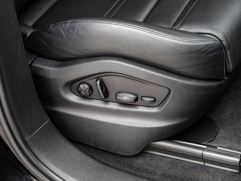 Used 2023 Porsche Cayenne S Platinum w/ Premium Package Plus image 32