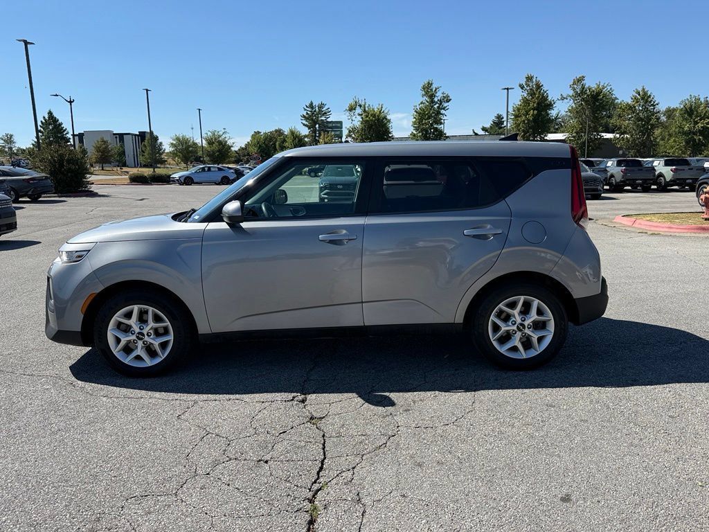 Used 2022 Kia Soul LX w/ Technology Package FWD image 4