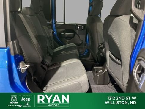 Used 2024 Jeep Gladiator Sport image 47