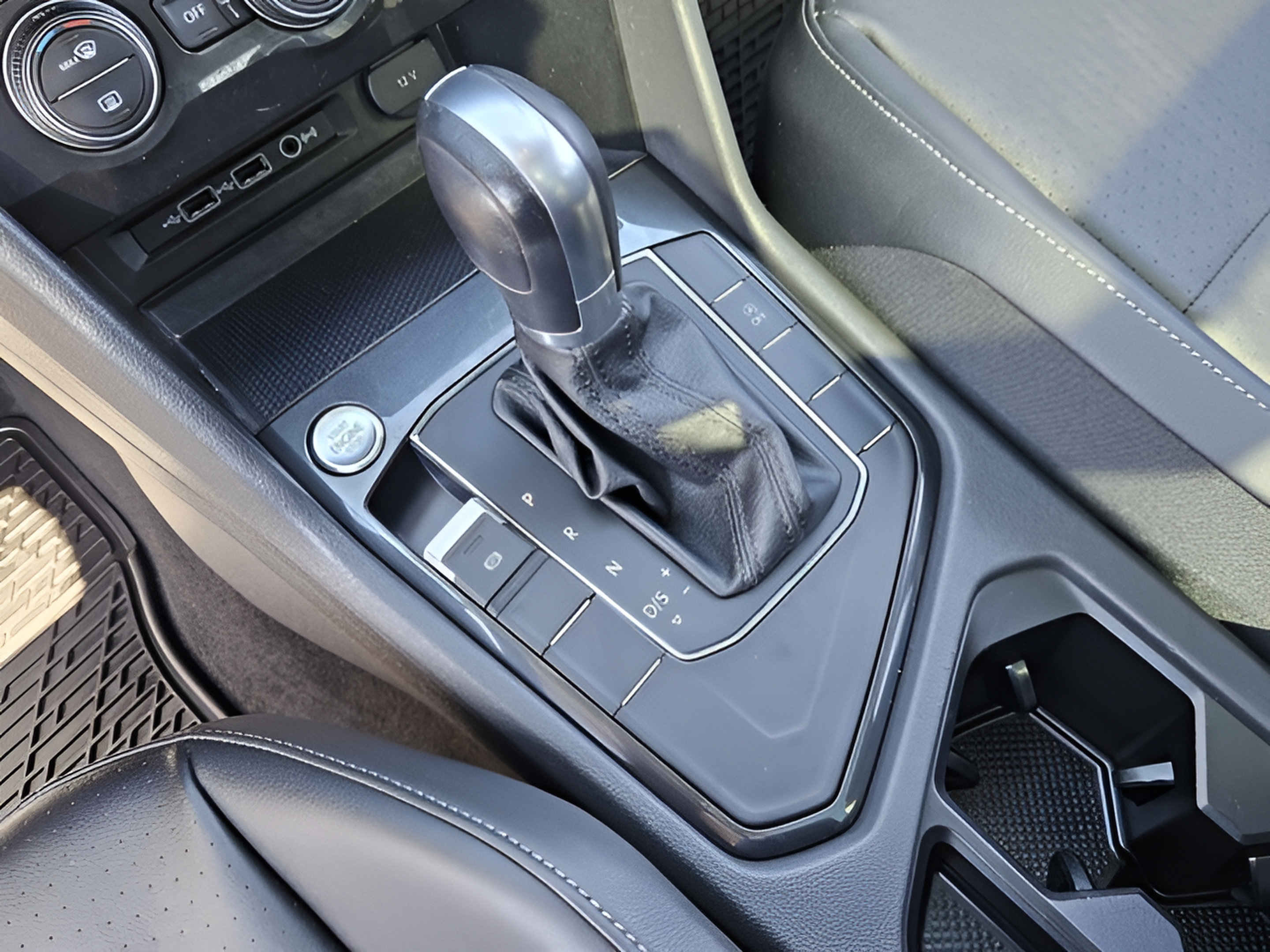 Used 2019 Volkswagen Tiguan SE w/ Panoramic Sunroof Package FWD image 19