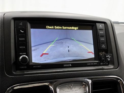 Used 2016 Chrysler Town & Country Touring FWD image 2