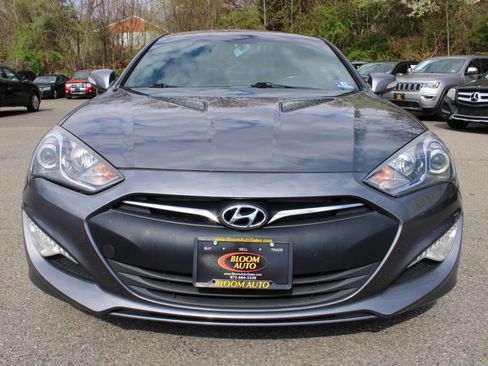 Used 2015 Hyundai Genesis 3.8 RWD image 3