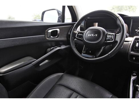 Used 2023 Kia Sorento EX w/ Panoramic Sunroof Package FWD image 11