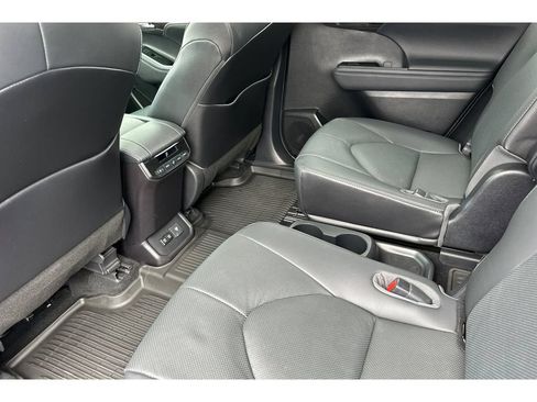 Used 2021 Toyota Highlander Limited AWD/4WD image 13