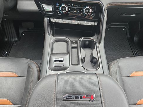 Used 2024 GMC Sierra 2500 AT4 w/ AT4 Premium Plus Package AWD/4WD image 12