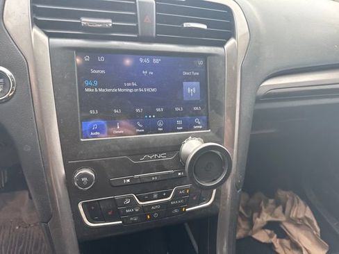 Used 2019 Ford Fusion SEL FWD image 20