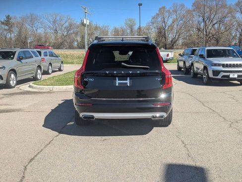 Used 2021 Volvo XC90 T6 Momentum w/ Climate Package image 4