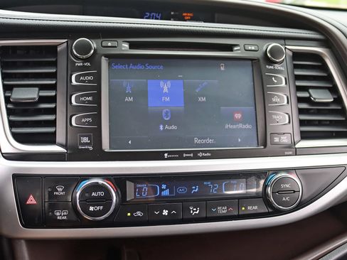 Used 2019 Toyota Highlander Limited Platinum w/ Carpet Mat Package (TMS) AWD/4WD image 25