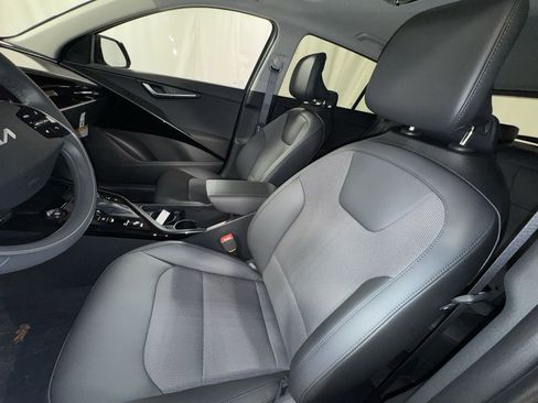 Certified 2025 Kia Niro EX Touring image 13