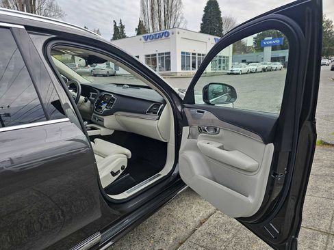 Used 2023 Volvo XC90 T8 Ultimate w/ Lounge Package image 10