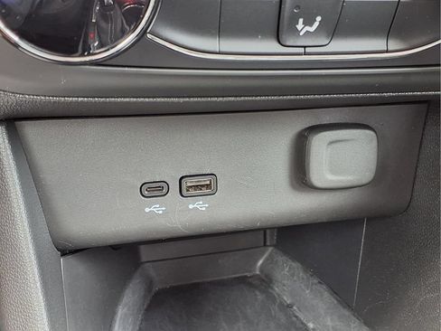 Used 2025 Buick Encore GX Preferred AWD/4WD image 13