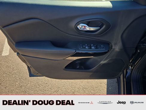 Used 2023 Jeep Cherokee Altitude Lux image 11