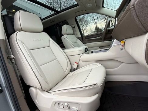 Used 2024 GMC Yukon XL Denali w/ Advanced Technology Package image 24