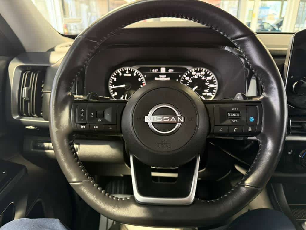 Used 2025 Nissan Pathfinder SL FWD image 11