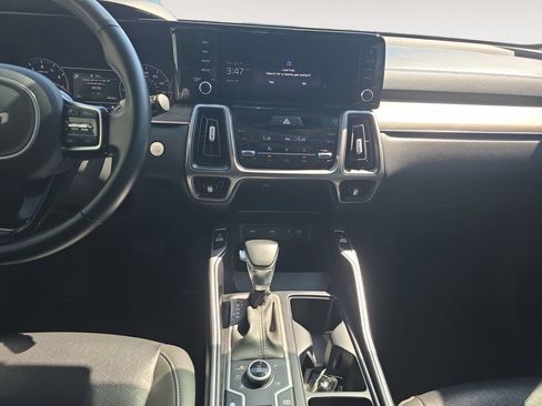 Used 2023 Kia Sorento S w/ Panoramic Sunroof Package AWD/4WD image 10