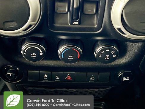 Used 2017 Jeep Wrangler Unlimited Sahara AWD/4WD image 9
