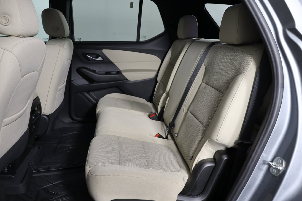 Used 2023 Chevrolet Traverse LS FWD image 16
