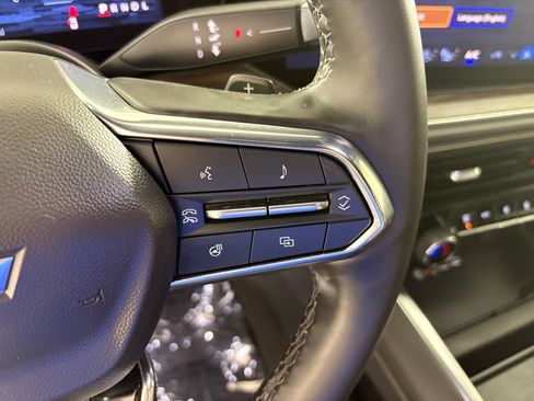 Used 2025 Chevrolet Suburban Premier image 25