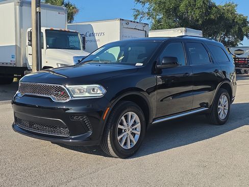 Used 2023 Dodge Durango SXT AWD/4WD image 3