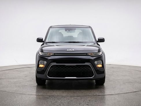Used 2025 Kia Soul LX w/ LX Technology Package FWD image 2