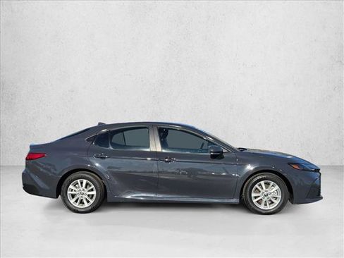 Used 2025 Toyota Camry LE image 4