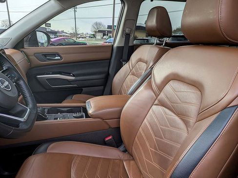 Used 2023 Nissan Pathfinder Platinum w/ Lighting Package (N93) image 11