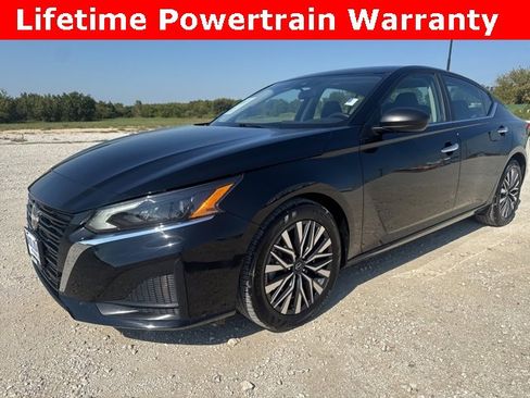 Used 2024 Nissan Altima 2.5 SV image 1
