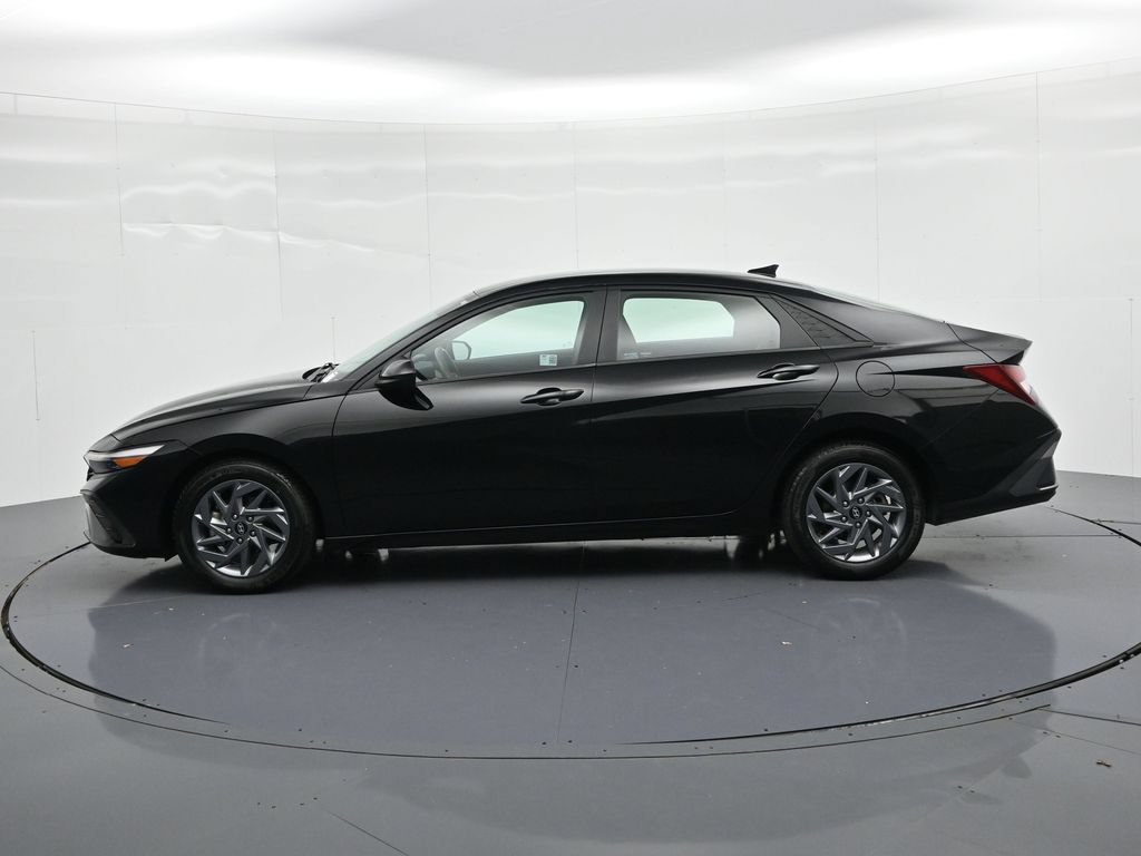Used 2024 Hyundai Elantra SEL FWD image 9