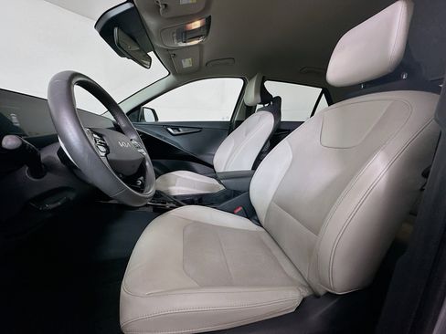 Used 2023 Kia Niro EX image 13