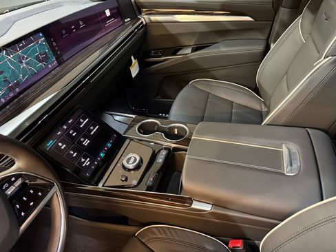 New 2026 Cadillac Escalade ESV Luxury w/ Touring Package image 44